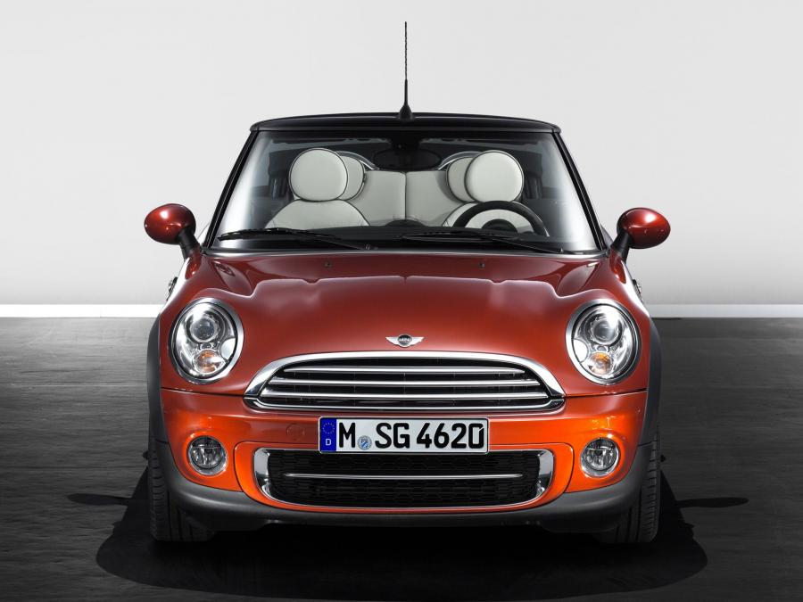  Mini Cooper D Cabrio 2010 года  (фото 12 из 23)